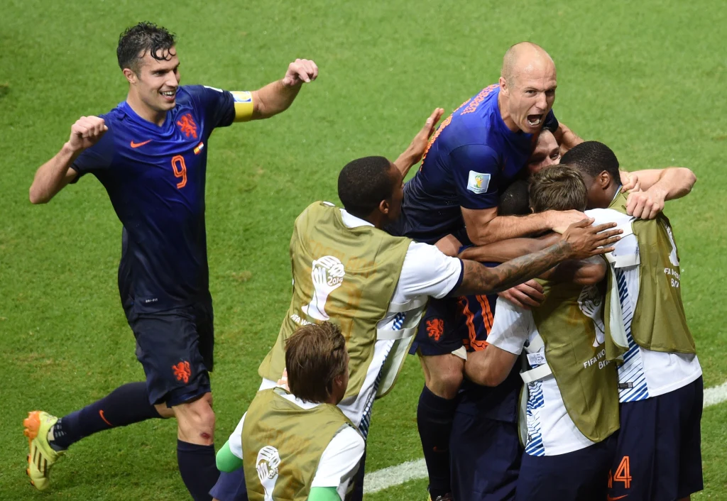 Robin van Persie i Arjen Robben poprowadzili Holandię do zwycięstwa Robin van Persie i Arjen Robben poprowadzili Holandię do zwycięstwa