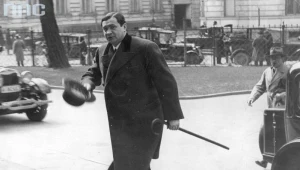 Bronisław Pieracki przybywa na posiedzenie Sejmu, 1931