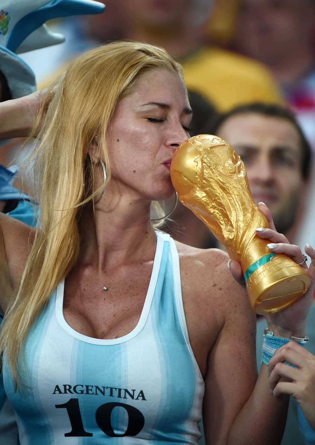 Dziewczyny na meczach Mundialu 2014 Dziewczyny na meczach Mundialu 2014