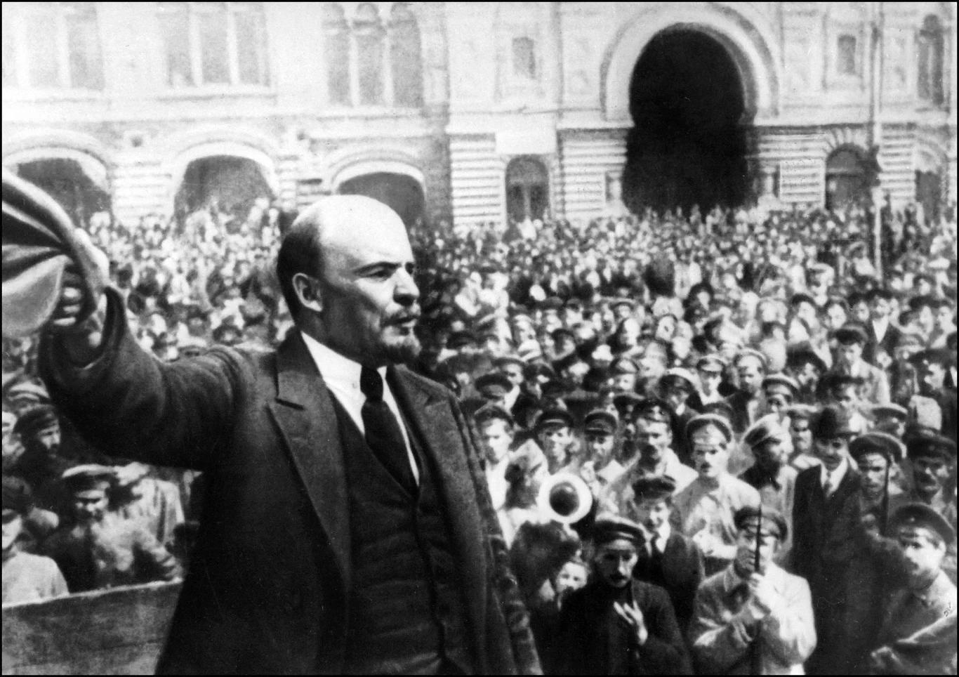 Lenin doskonale wiedział, że przejęcie prasy zapewni mu nieograniczone kanały propagandowe