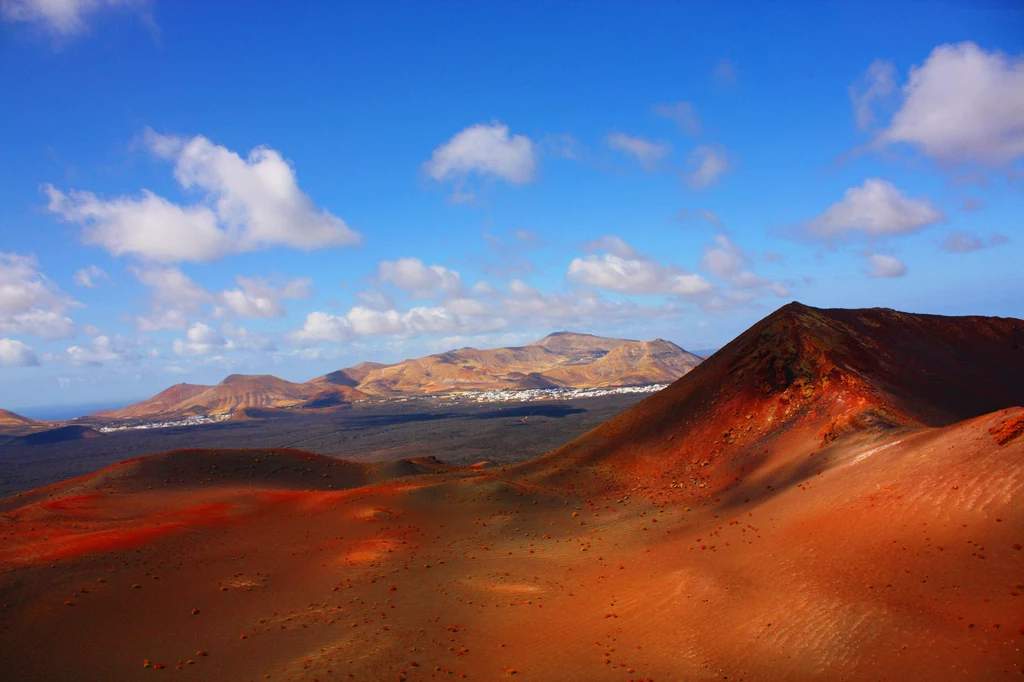 Lanzarote zaskakuje zestawieniem barw i faktur