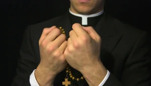 Ksiądz rozpijał dzieci? (zdjęcie ilustracyjne)