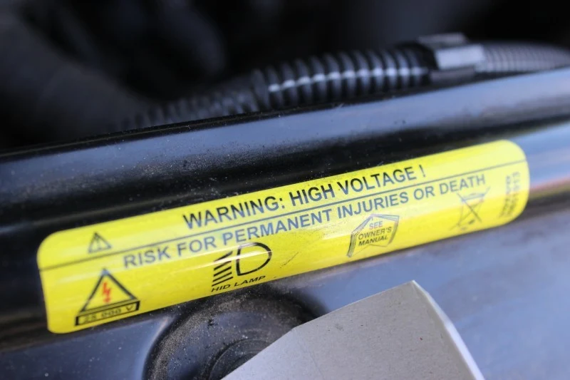 Ksenony. Uwaga na wysokie napięcie!