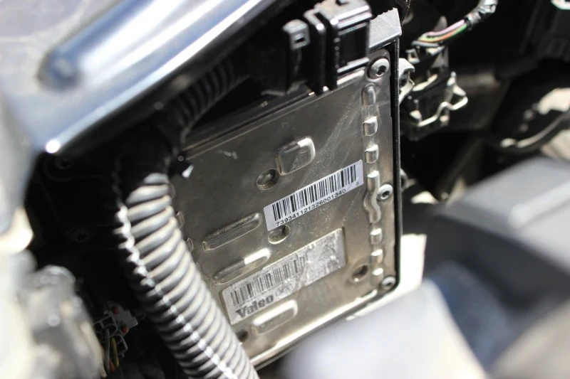 Ksenony. Przetwornica napięcia to drogi element. 