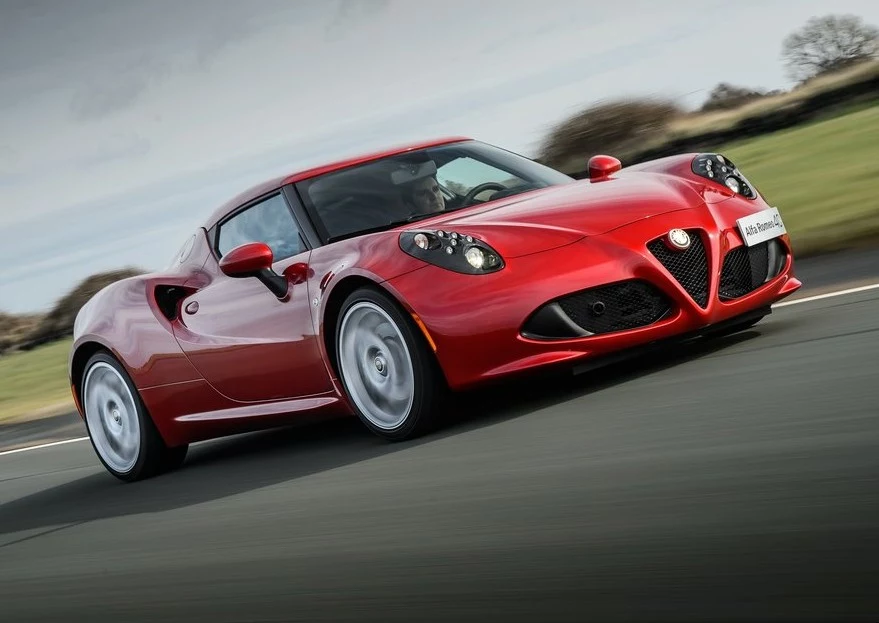 Alfa Romeo 4C to świetny samochód, ale z założenia nie zmieni statystyk sprzedaży