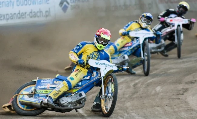 Krzysztof Kasprzak (kask czerwony) i Bartosz Zmarzlik (niebieski) ze Stali Gorzów oraz Aleksandr Łoktajew (żółty) ze SPAR Falubazu Zielona Góra Krzysztof Kasprzak (kask czerwony) i Bartosz Zmarzlik (niebieski) ze Stali Gorzów oraz Aleksandr Łoktajew (żółty) ze SPAR Falubazu Zielona Góra