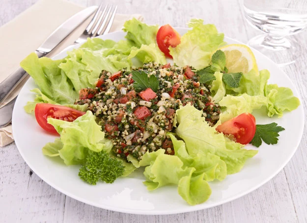 Taka sałatka jest wyjątkowo sycąca. Taka sałatka jest wyjątkowo sycąca.