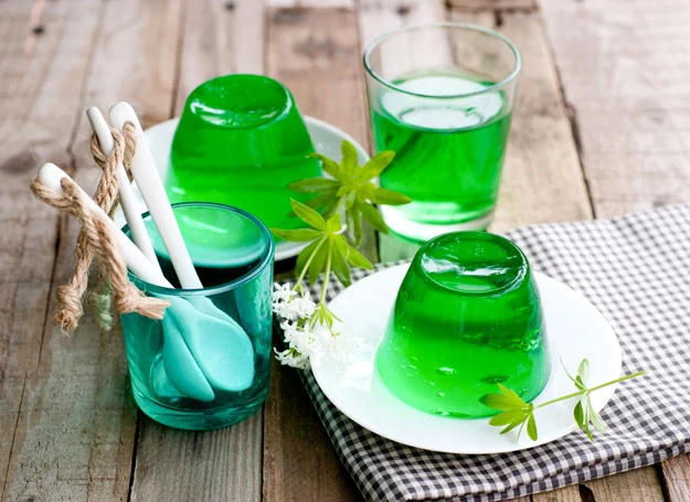 Zielona galaretka to klucz dla atrakcyjnego wyglądu ciasta