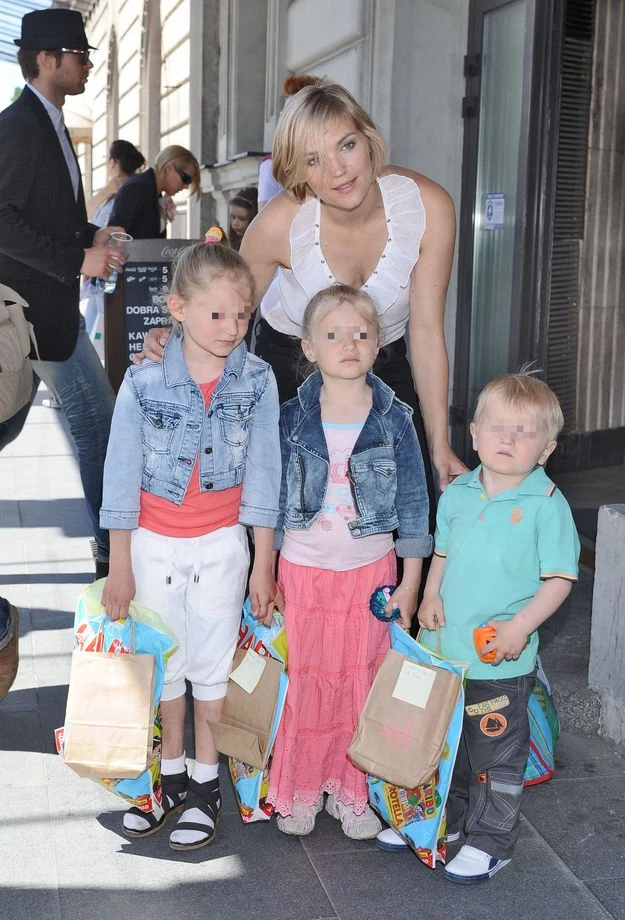Dominika Figurska z dziećmi Dominika Figurska z dziećmi