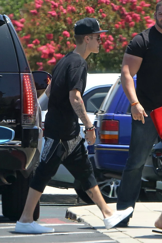 Justin Bieber szybko przesiadł się do innego auta Justin Bieber szybko przesiadł się do innego auta