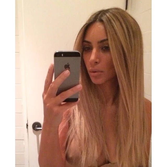 Kim Kardashian jako blondynka. Zdjęcie pochodzi z oficjalnego profilu celebrytki w serwisie Instagram Kim Kardashian jako blondynka. Zdjęcie pochodzi z oficjalnego profilu celebrytki w serwisie Instagram