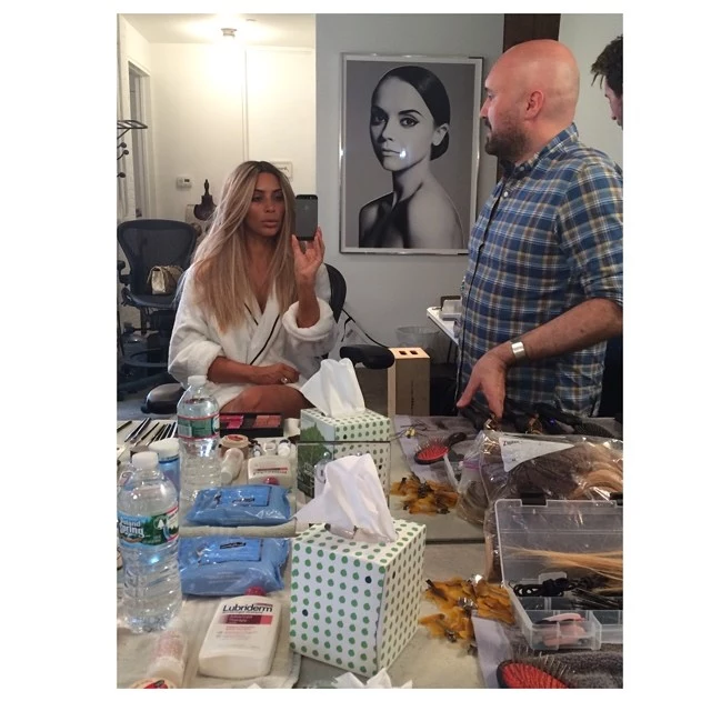 Kim Kardashian jako blondynka. Zdjęcie pochodzi z oficjalnego profilu celebrytki w serwisie Instagram Kim Kardashian jako blondynka. Zdjęcie pochodzi z oficjalnego profilu celebrytki w serwisie Instagram
