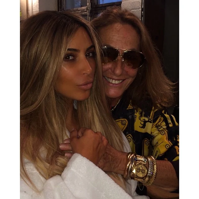 Kim Kardashian jako blondynka. Zdjęcie pochodzi z oficjalnego profilu celebrytki w serwisie Instagram Kim Kardashian jako blondynka. Zdjęcie pochodzi z oficjalnego profilu celebrytki w serwisie Instagram