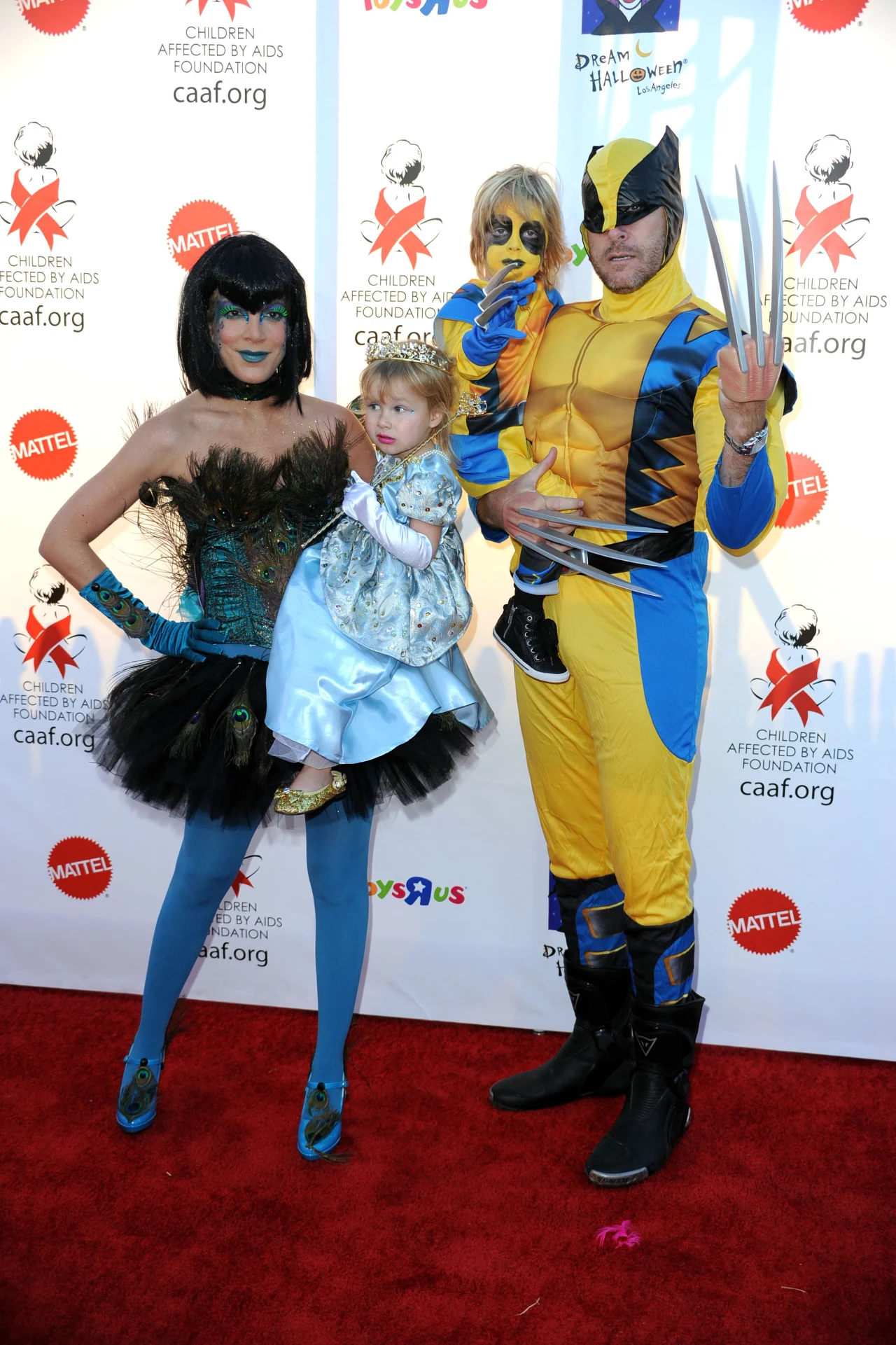 Tori Spelling z mężem i dziećmi Tori Spelling z mężem i dziećmi