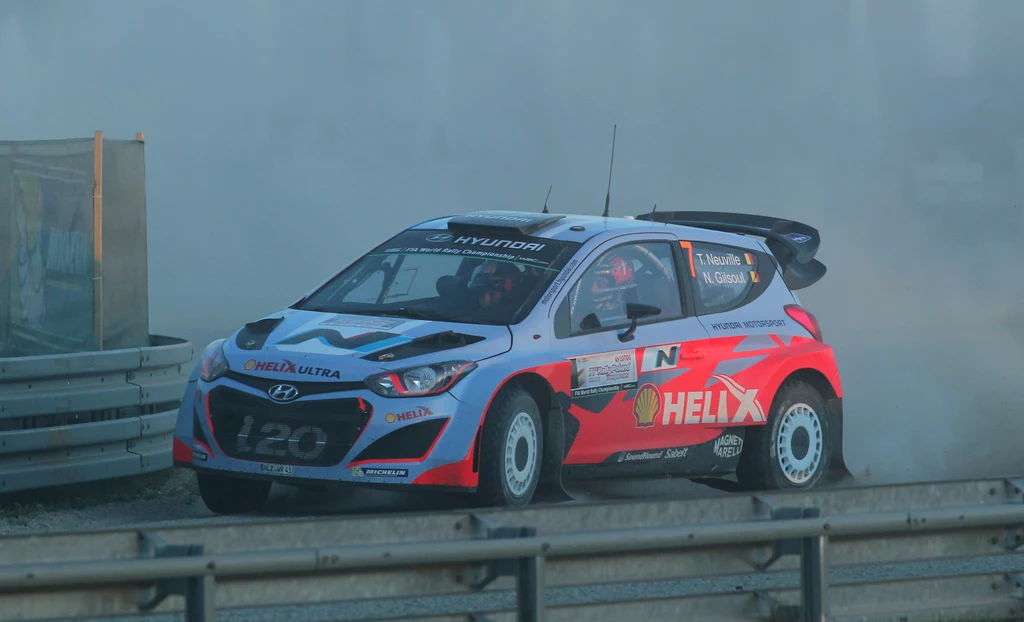 W Hyundai i20 WRC Neuville'a zapaliły się hamulce