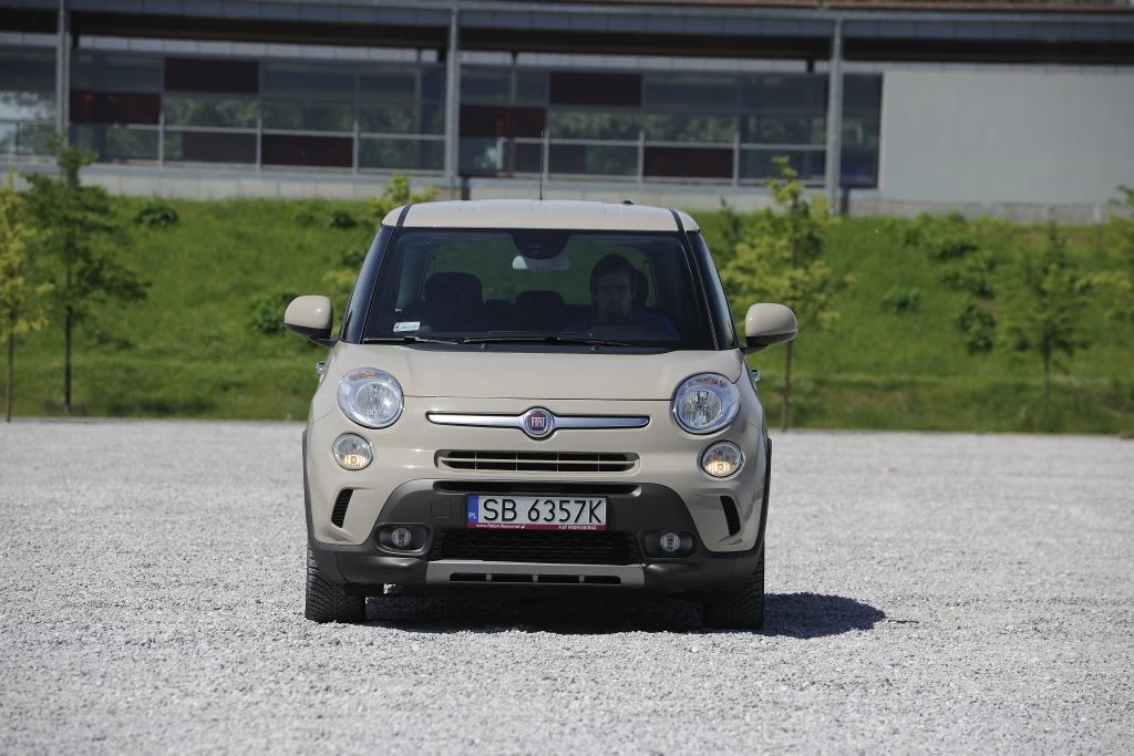 Fiat 500L Trekking 1.4 T-Jet 16V 120 Fiat 500L Trekking 1.4 T-Jet 16V 120