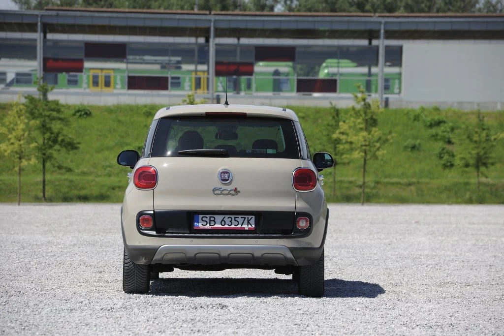 Fiat 500L Trekking 1.4 T-Jet 16V 120 Fiat 500L Trekking 1.4 T-Jet 16V 120