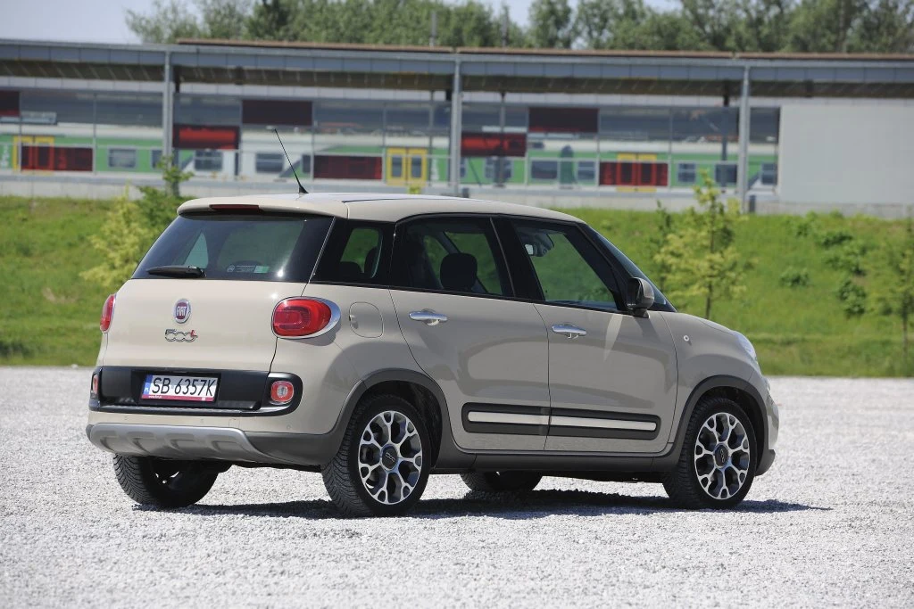 Fiat 500L Trekking 1.4 T-Jet 16V 120 Fiat 500L Trekking 1.4 T-Jet 16V 120