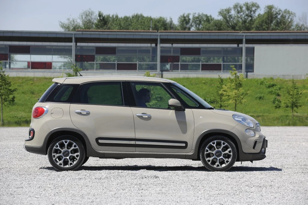Fiat 500L Trekking 1.4 T-Jet 16V 120 Fiat 500L Trekking 1.4 T-Jet 16V 120