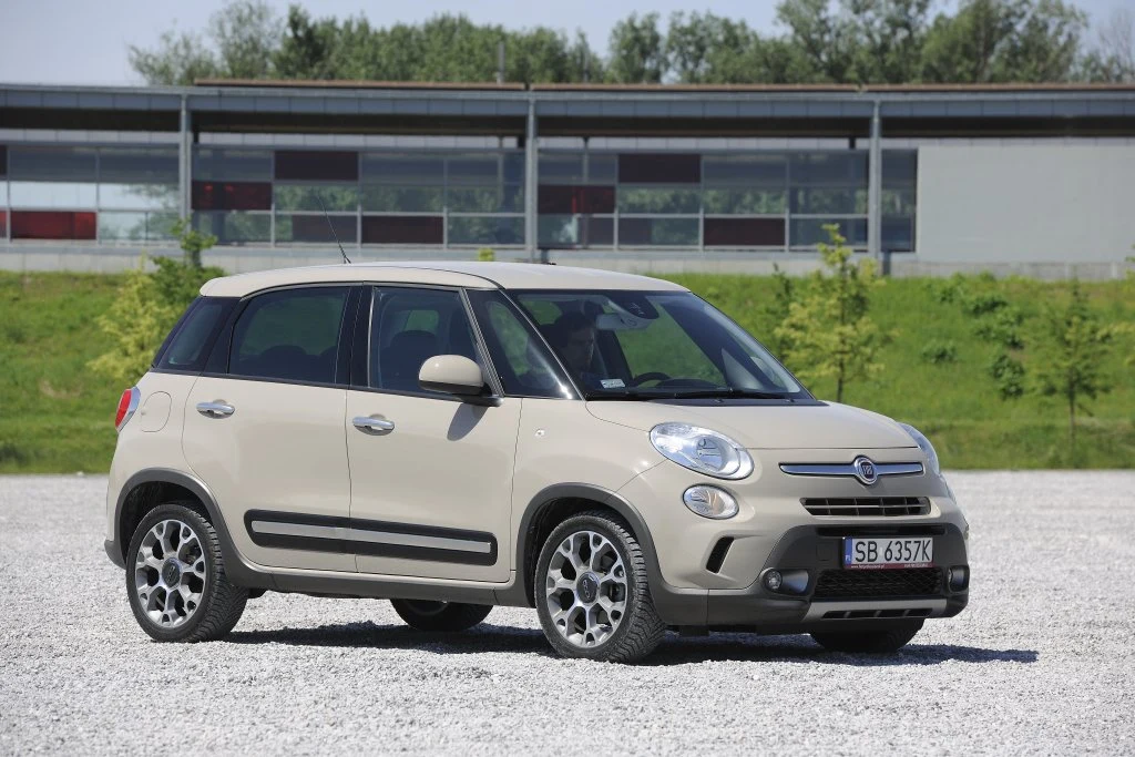 Fiat 500L Trekking 1.4 T-Jet 16V 120 Fiat 500L Trekking 1.4 T-Jet 16V 120