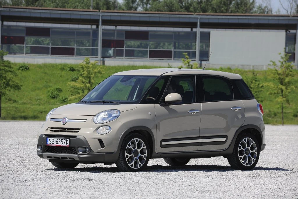Fiat 500L Trekking 1.4 T-Jet 16V 120 Fiat 500L Trekking 1.4 T-Jet 16V 120