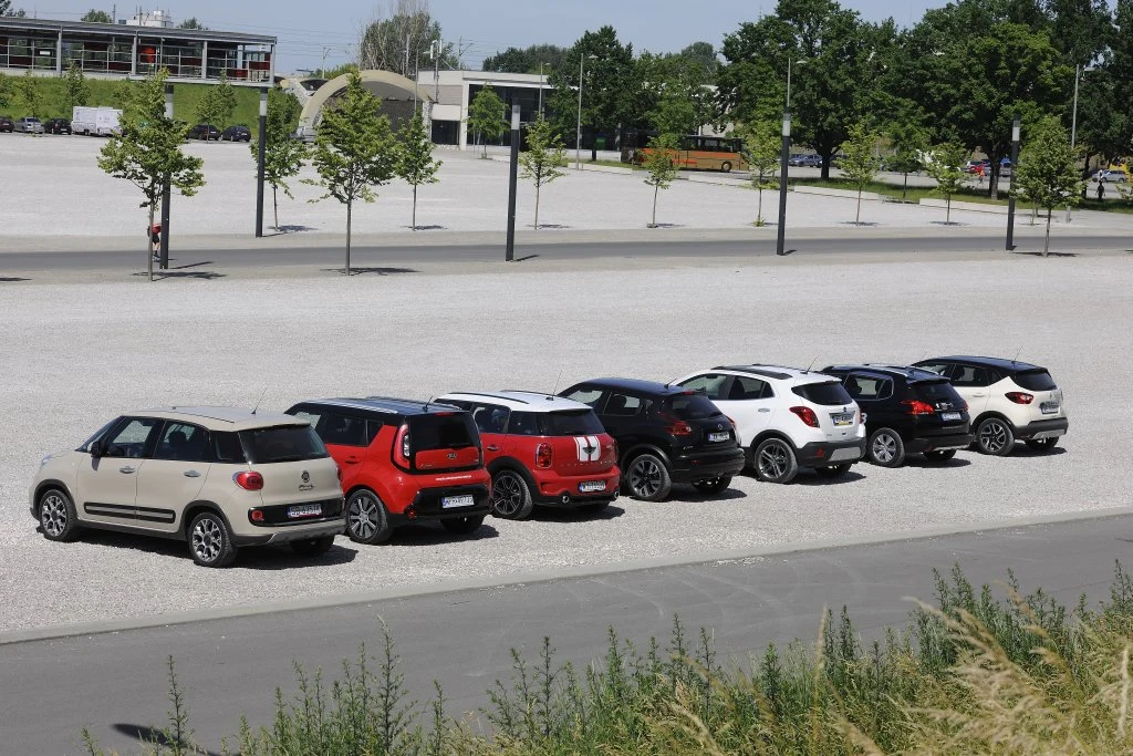 Siedmiu bohaterów porównania. Najlepsza okazała się Kia Soul, która wyprzedziła Fiata 500L Trekking i Peugeota 2008. Siedmiu bohaterów porównania. Najlepsza okazała się Kia Soul, która wyprzedziła Fiata 500L Trekking i Peugeota 2008.