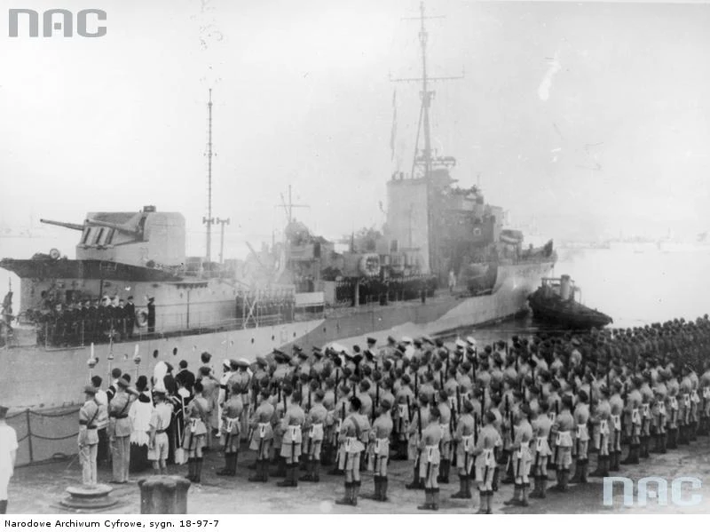 Uroczystości pogrzebowe gen. Władysława Sikorskiego w Gibraltarze, Moment odpłynięcia ORP "Orkan", 08.07.1943