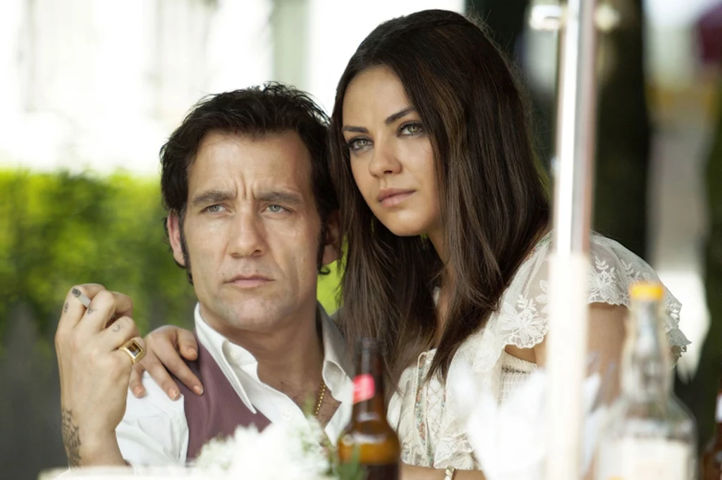 Clive Owen i Mila Kunis w filmie "Więzy krwi"