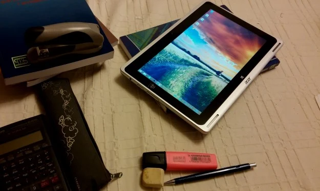 Aspire Switch 10 - tryb tablet. W sam raz do przeglądania stron internetowych lub czytania Aspire Switch 10 - tryb tablet. W sam raz do przeglądania stron internetowych lub czytania