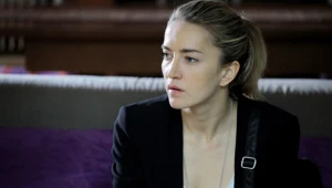 Kamilla Baar w serialu "Na krawędzi 2" 