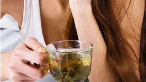 Problem z zaparciami? Ulgę da napój ze składników, które masz pod ręką