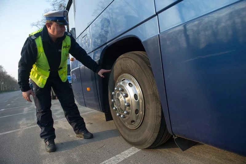 Policyjna kontrola autokaru