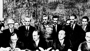 Premierzy Otto Grotewohl i Józef Cyrankiewicz podpisują układ