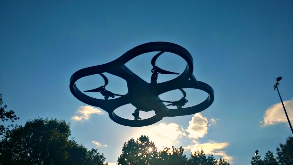 Parrot AR.Drone 2.0 - zabawka o jakiej marzą duzi chłopcy