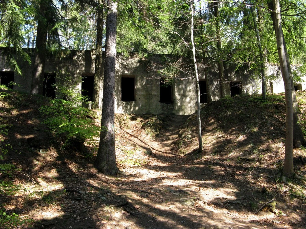 Na powierzchni znajduje się m.in. "kasyno" Na powierzchni znajduje się m.in. "kasyno"