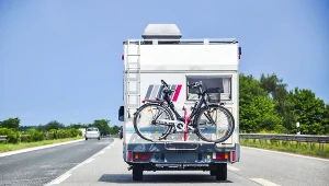 Co zabrać ze sobą na kemping? Sprawdzamy