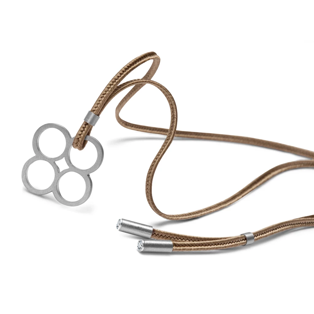 Kolekcja Botanica to nowoczesna i minimalistyczna biżuteria, dzięki której będziesz bliżej natury. Kolekcja Botanica to nowoczesna i minimalistyczna biżuteria, dzięki której będziesz bliżej natury.