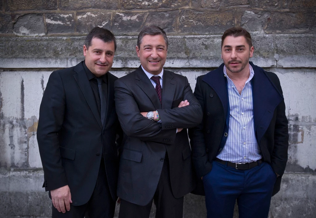 Twórcami sukcesu hiszpańskiej restauracji El Celler de Can Roca są bracia Roca. Joan (w środku) to szef kuchni, Josep (z lewej) odpowiada za dobór win, a Jordi (z prawej) za desery. Twórcami sukcesu hiszpańskiej restauracji El Celler de Can Roca są bracia Roca. Joan (w środku) to szef kuchni, Josep (z lewej) odpowiada za dobór win, a Jordi (z prawej) za desery.