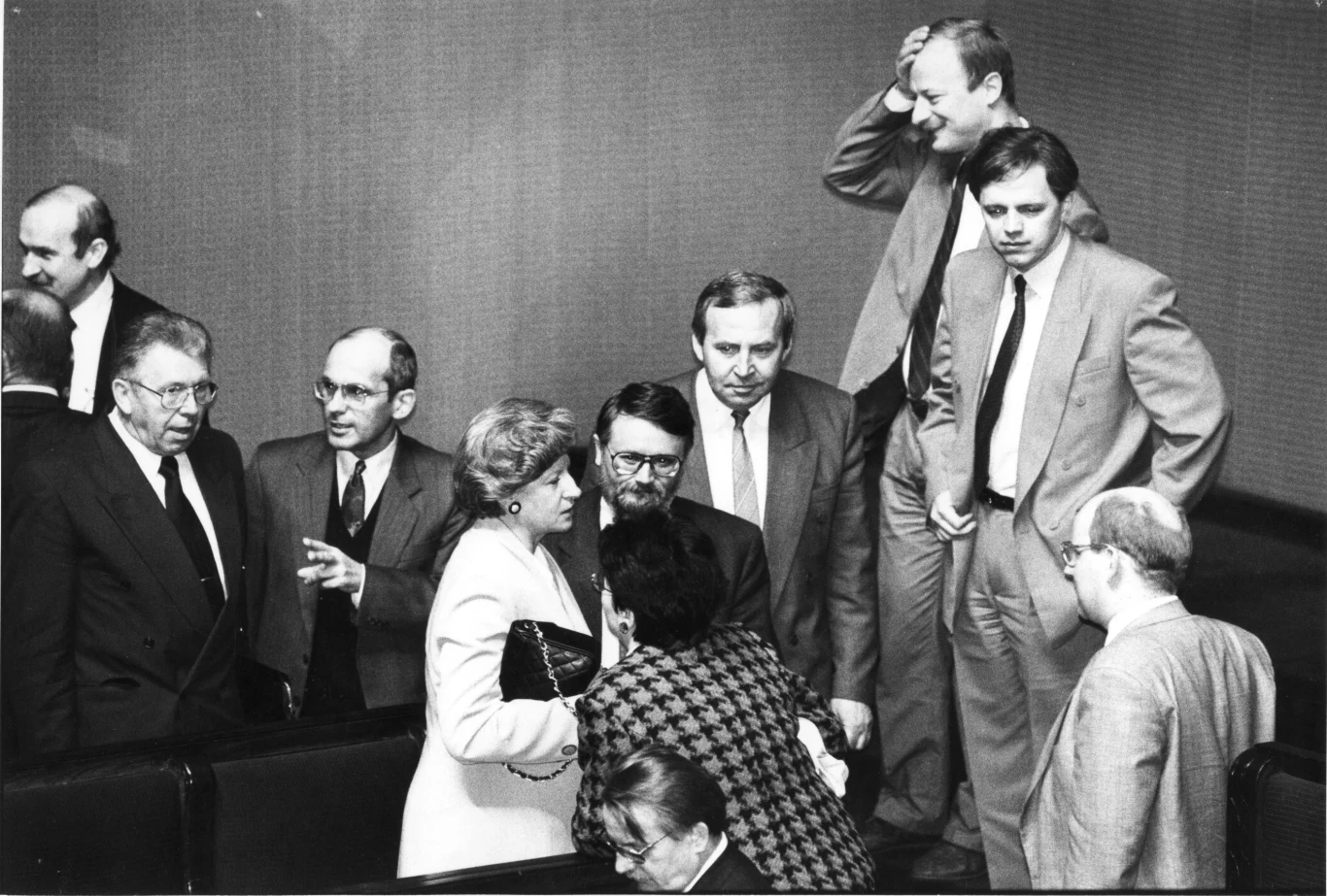 28.05.1993, Warszawa, Sejm przyjal wotum nieufności dla rządu Hanny Suchockiej 28.05.1993, Warszawa, Sejm przyjal wotum nieufności dla rządu Hanny Suchockiej