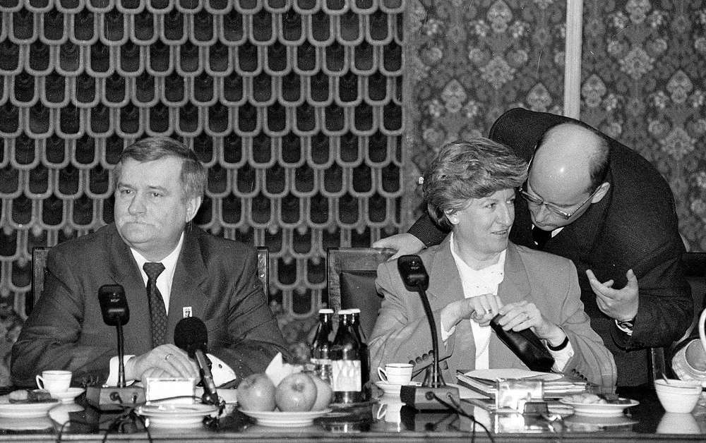 19.01.1993, Warszawa, posiedzenie rządu z udziałem prezydenta, n/z prezydent Lech Wałęsa, premier Hanna Suchocka i Jan Maria Rokita 19.01.1993, Warszawa, posiedzenie rządu z udziałem prezydenta, n/z prezydent Lech Wałęsa, premier Hanna Suchocka i Jan Maria Rokita