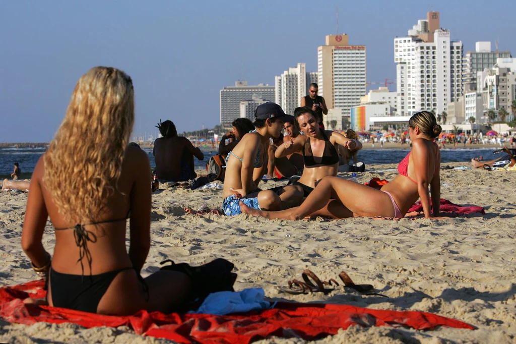 Plaża w Tel Avivie nie różni się niczym od plaż, które znamy...