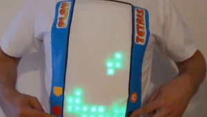 Koszulka do gry w Tetrisa - fragment prezentacji pochodzi z serwisu YouTube.com