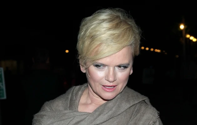 Katarzyna Figura musi wyjąć z twarzy złote nici?! Katarzyna Figura musi wyjąć z twarzy złote nici?!