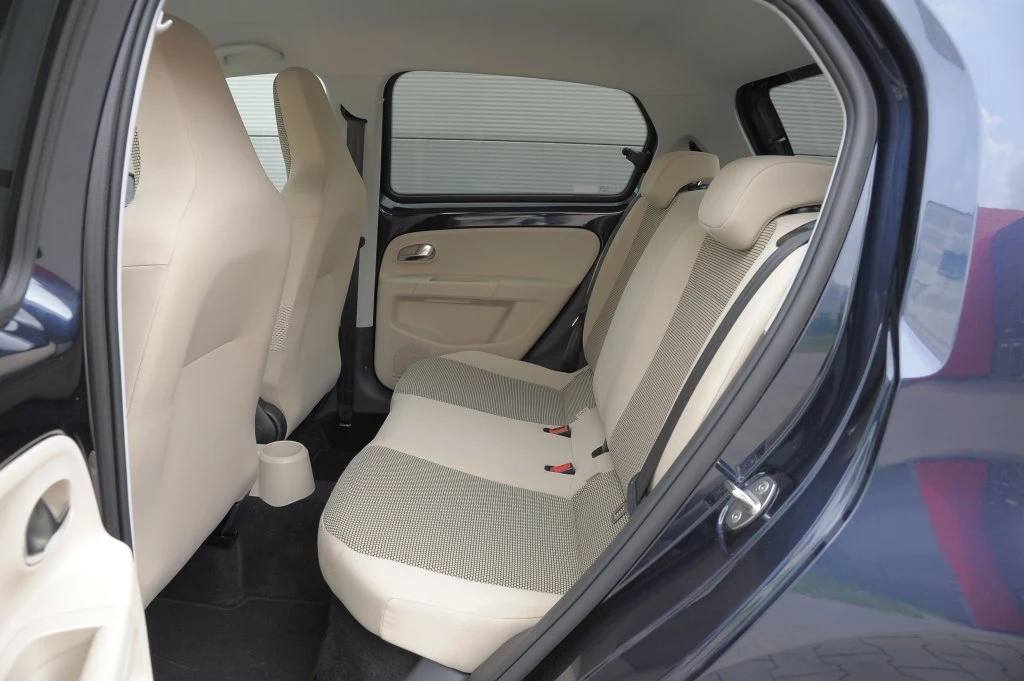 Biorąc pod uwagę małe rozmiary Citigo, także z tyłu jest w nim przestronnie: spokojnie zmieści się tu dwóch pasażerów średniego wzrostu.