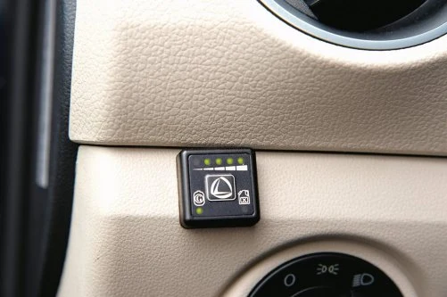 Tym przełącznikiem wybiera się źródło zasilania. Zielone diody sygnalizują poziom gazu w zbiorniku.