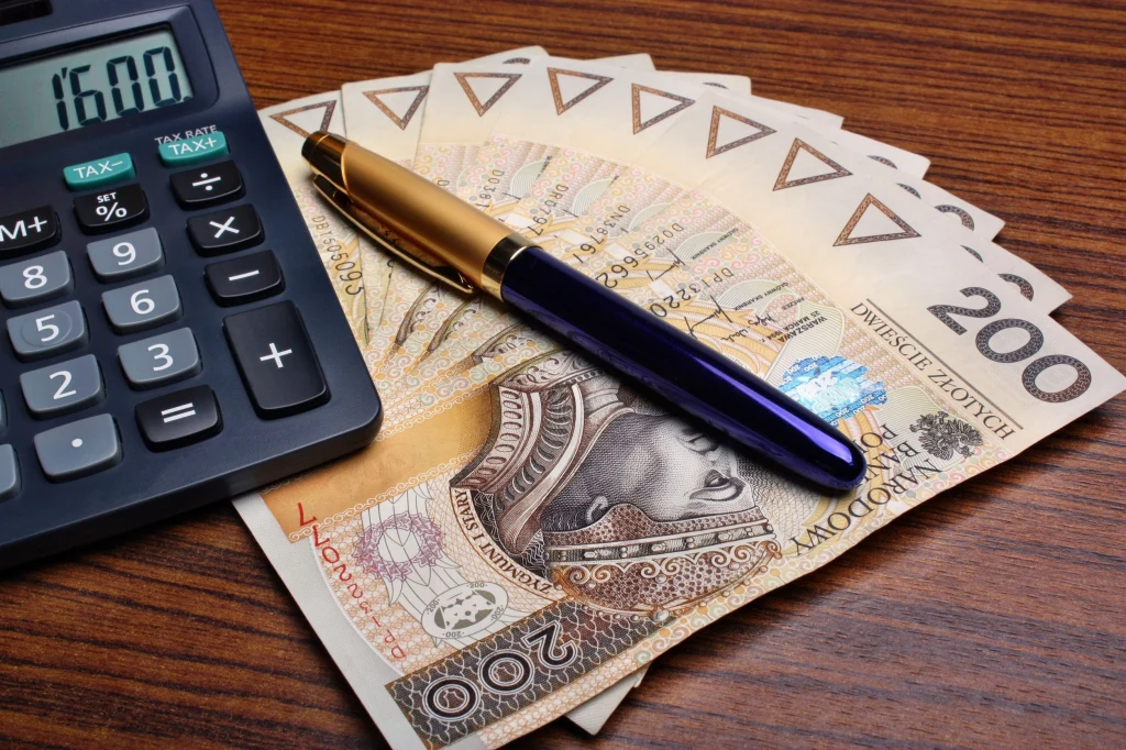 Pracownicy otrzymają odprawy w wysokości od 18 do 24 miesięcznych pensji Pracownicy otrzymają odprawy w wysokości od 18 do 24 miesięcznych pensji