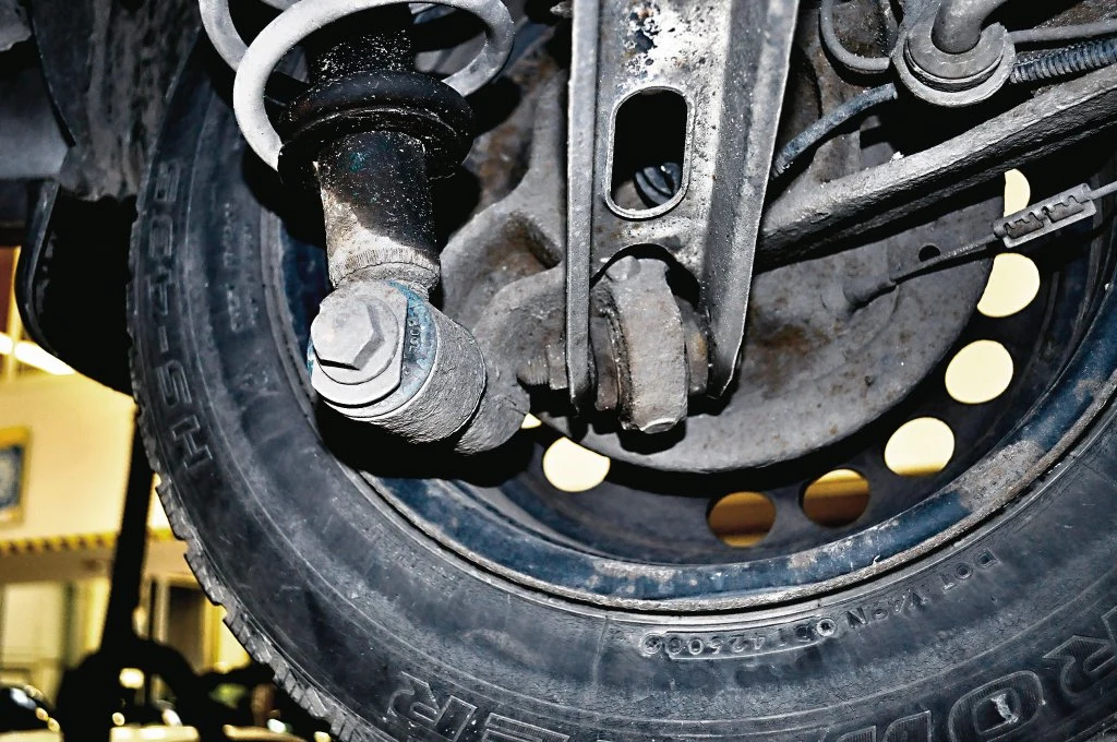 TULEJE PŁYWAJĄCE: co 100 tys. km trzeba wymienić komplet tulejek tylnego zawieszenia (tzw. pływających).