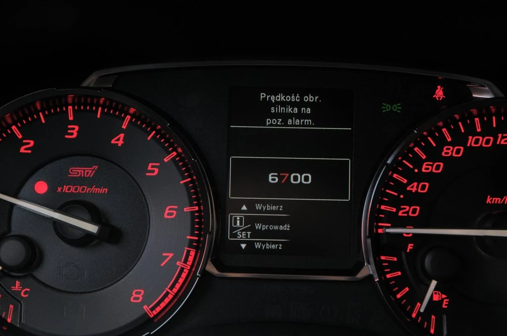 W STI można ustawić obroty, przy których auto zaleca zmianę biegu.
