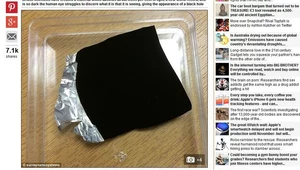 Zdjęcie materiału "Vantablack" - screen ze strony Daily Mail