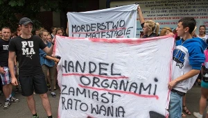 Protesty przed szpitalem